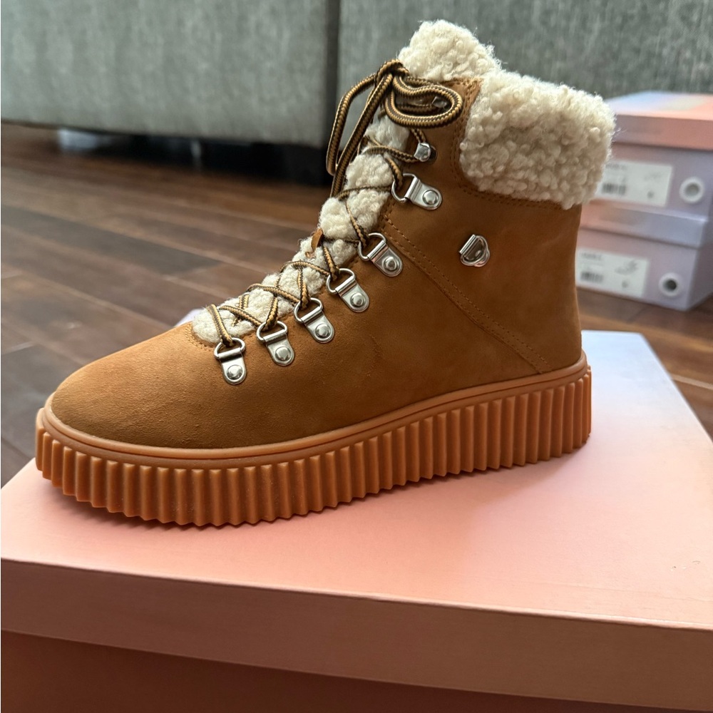 Lisa Vicky Women's Tan Lace-Up Ankle Boots